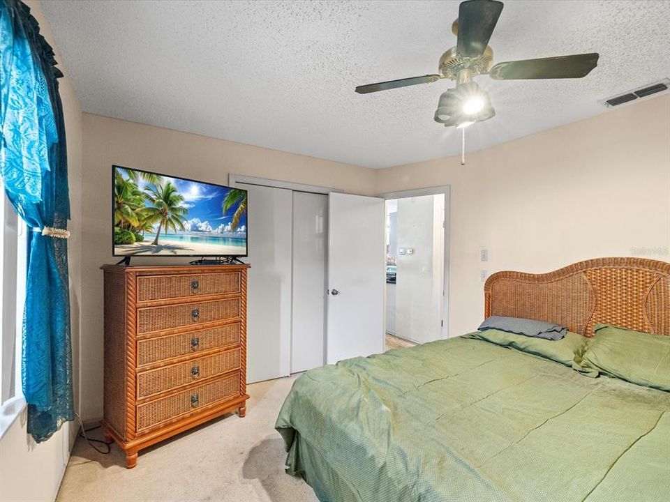 For Sale: $220,000 (2 beds, 2 baths, 846 Square Feet)