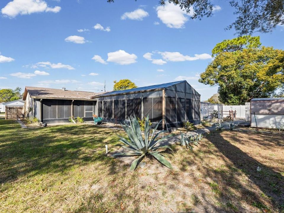 For Sale: $220,000 (2 beds, 2 baths, 846 Square Feet)