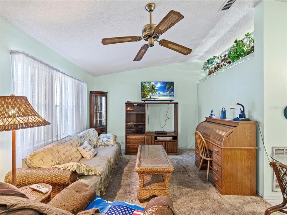 For Sale: $220,000 (2 beds, 2 baths, 846 Square Feet)