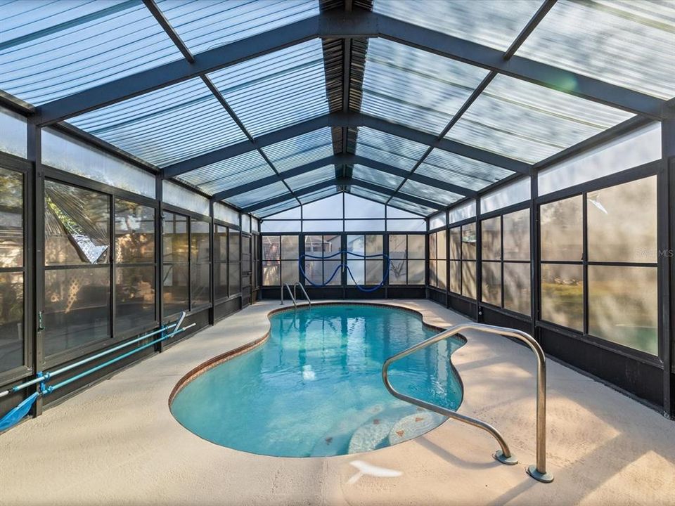 For Sale: $220,000 (2 beds, 2 baths, 846 Square Feet)