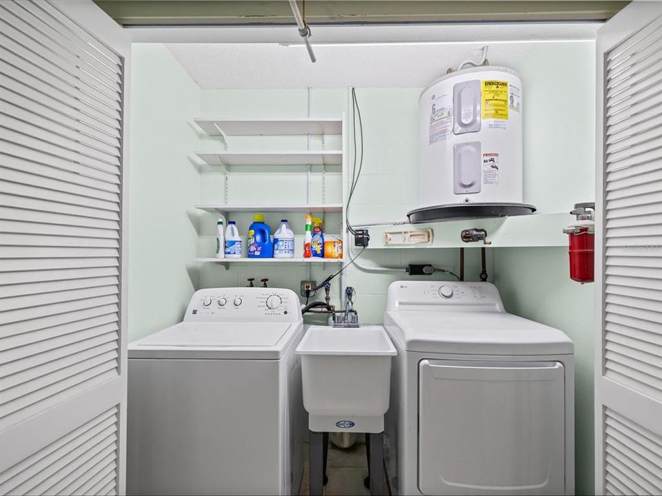 For Sale: $220,000 (2 beds, 2 baths, 846 Square Feet)