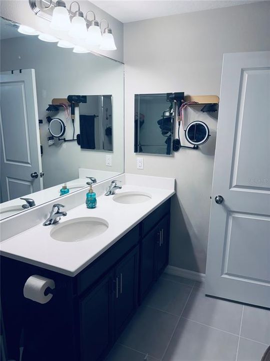 For Sale: $300,000 (3 beds, 2 baths, 1407 Square Feet)