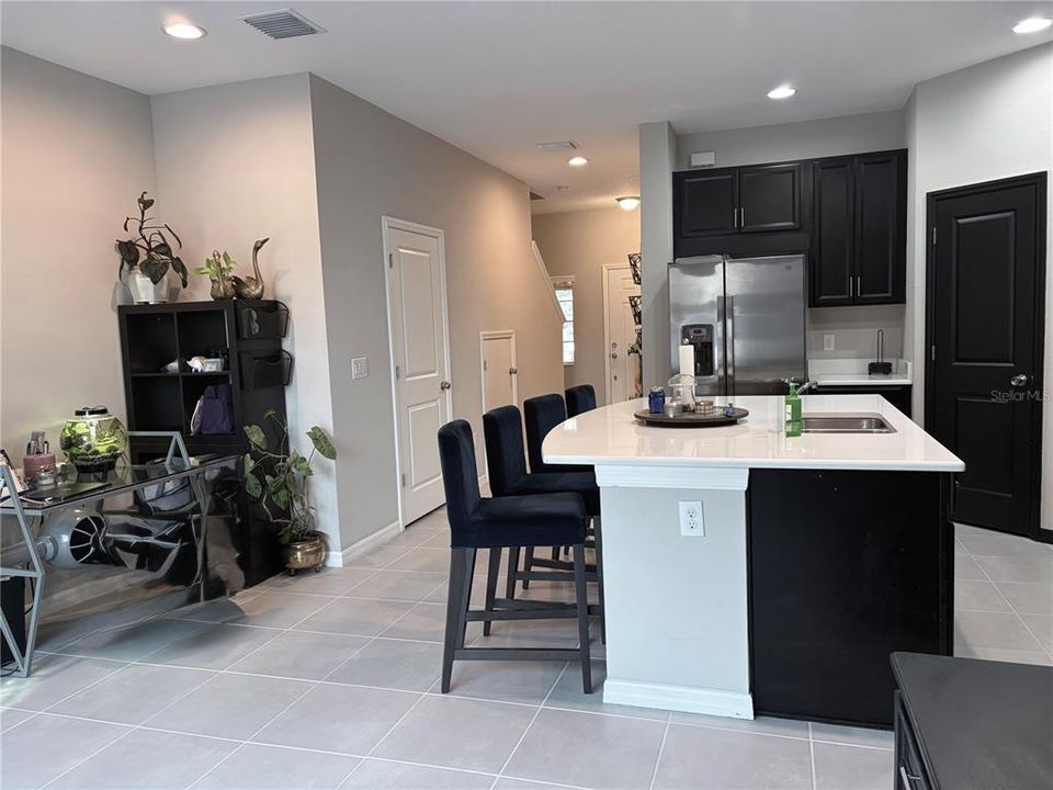 For Sale: $300,000 (3 beds, 2 baths, 1407 Square Feet)