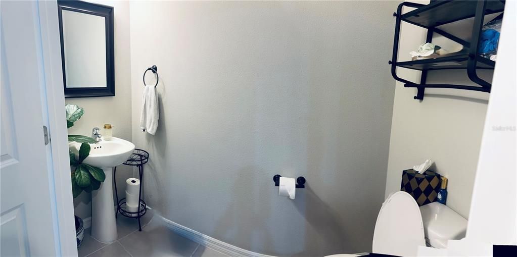 For Sale: $300,000 (3 beds, 2 baths, 1407 Square Feet)