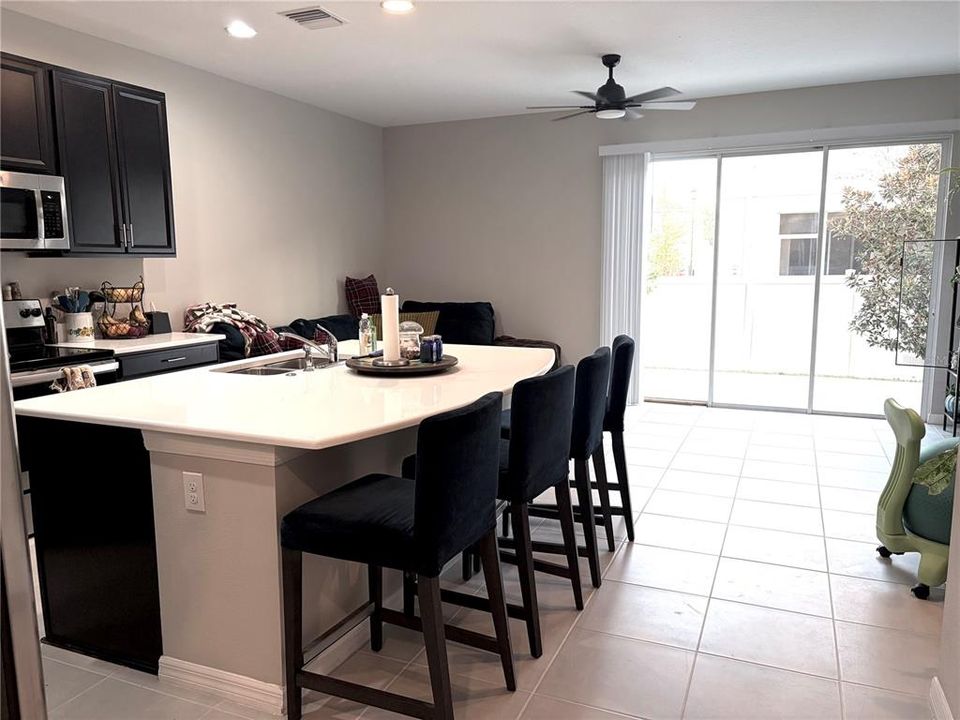 For Sale: $300,000 (3 beds, 2 baths, 1407 Square Feet)