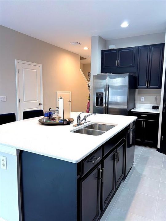 For Sale: $300,000 (3 beds, 2 baths, 1407 Square Feet)