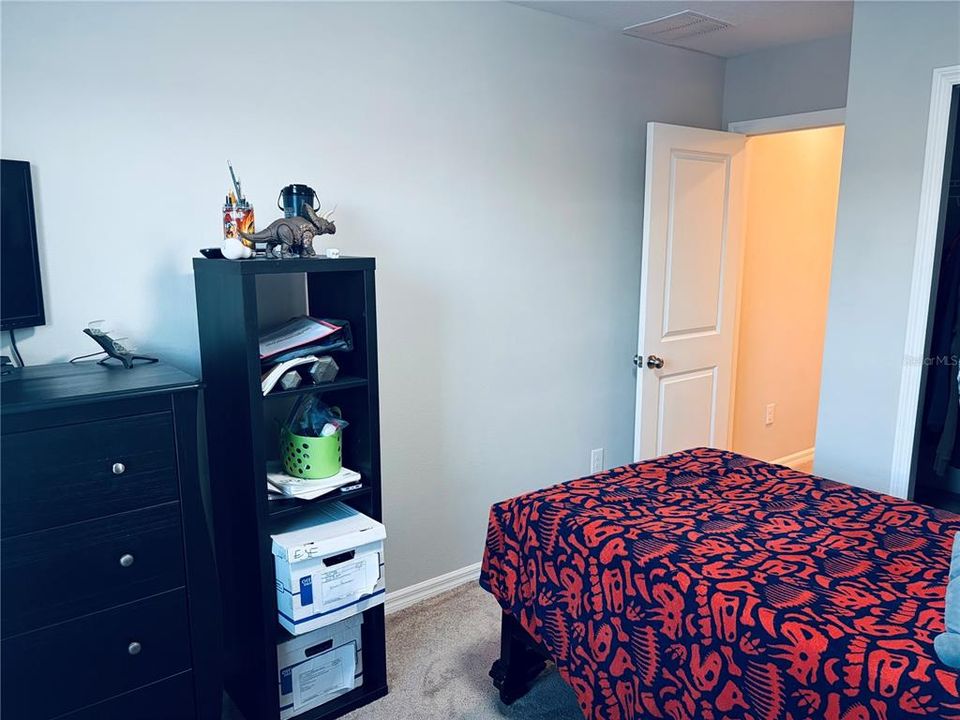 For Sale: $300,000 (3 beds, 2 baths, 1407 Square Feet)