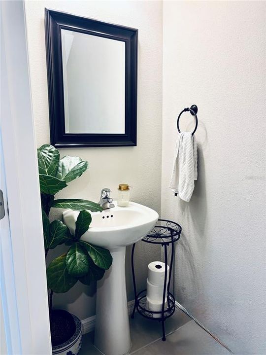 For Sale: $300,000 (3 beds, 2 baths, 1407 Square Feet)