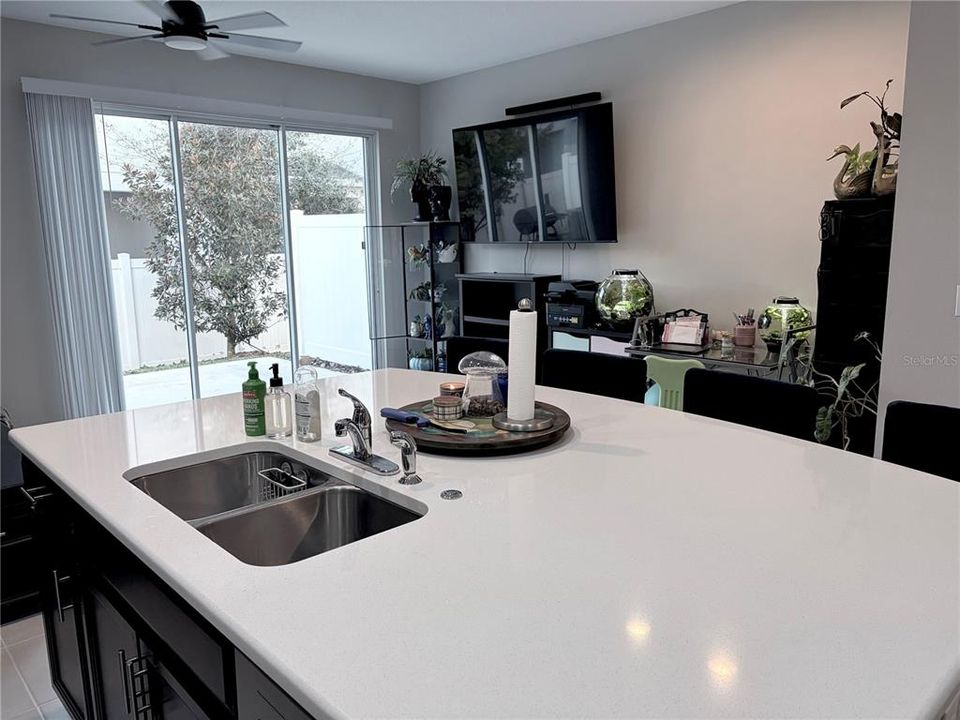 For Sale: $300,000 (3 beds, 2 baths, 1407 Square Feet)