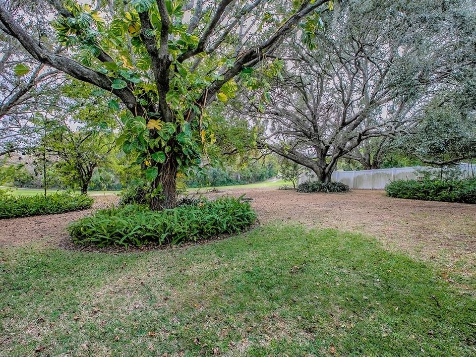 For Sale: $299,900 (2 beds, 2 baths, 1196 Square Feet)