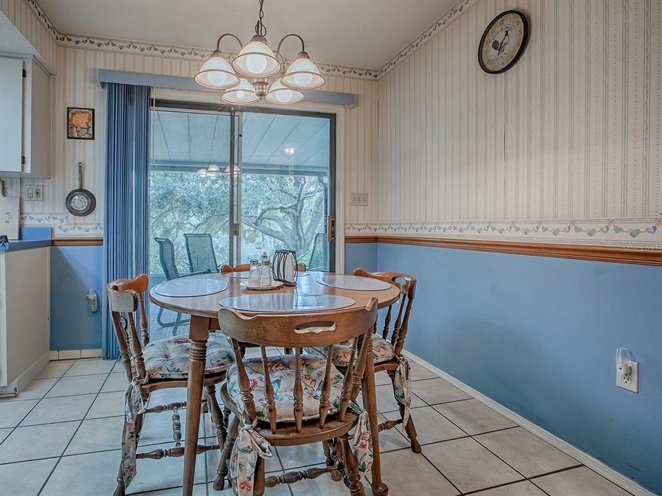 For Sale: $299,900 (2 beds, 2 baths, 1196 Square Feet)