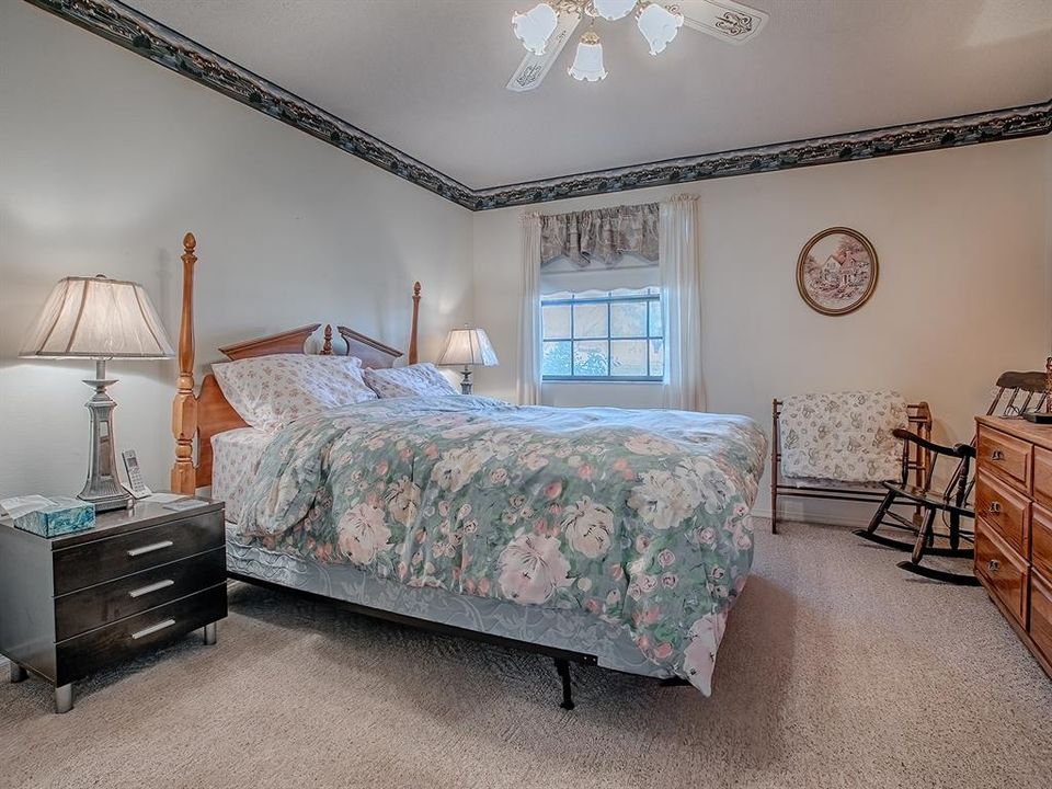 For Sale: $299,900 (2 beds, 2 baths, 1196 Square Feet)