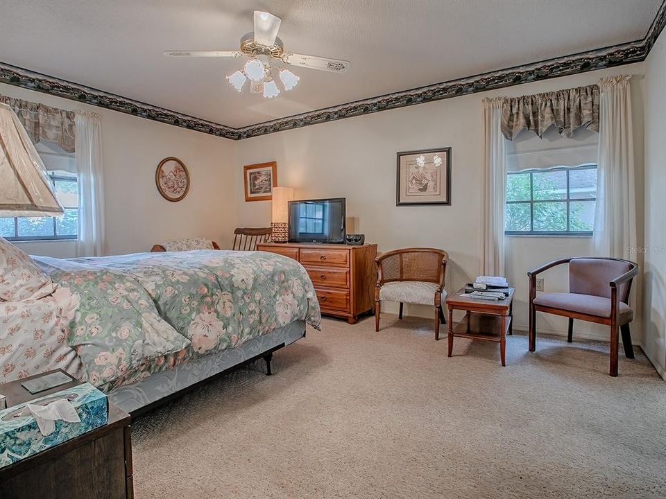 For Sale: $299,900 (2 beds, 2 baths, 1196 Square Feet)