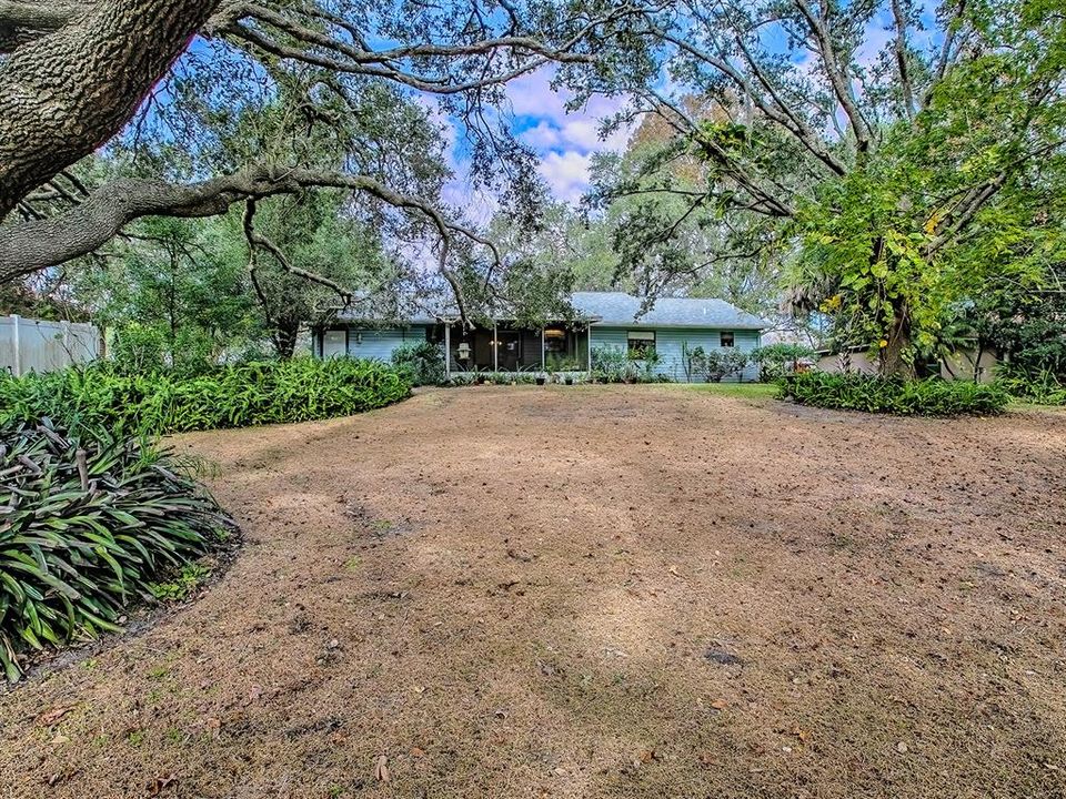 For Sale: $299,900 (2 beds, 2 baths, 1196 Square Feet)