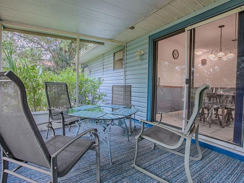 For Sale: $299,900 (2 beds, 2 baths, 1196 Square Feet)