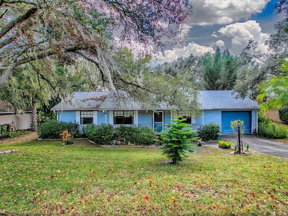 For Sale: $299,900 (2 beds, 2 baths, 1196 Square Feet)