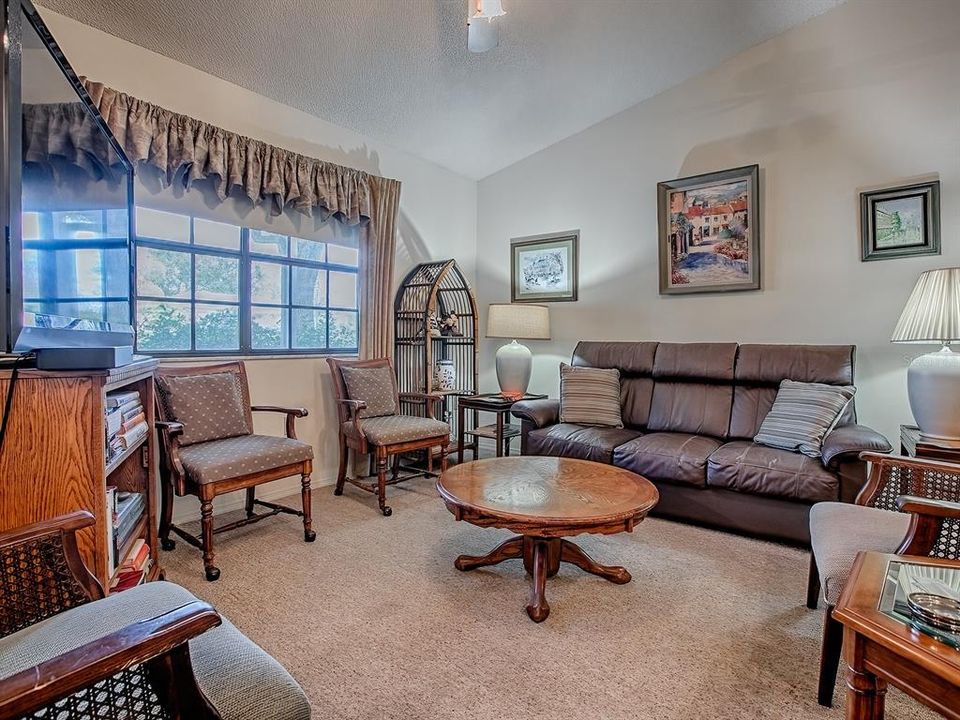 For Sale: $299,900 (2 beds, 2 baths, 1196 Square Feet)