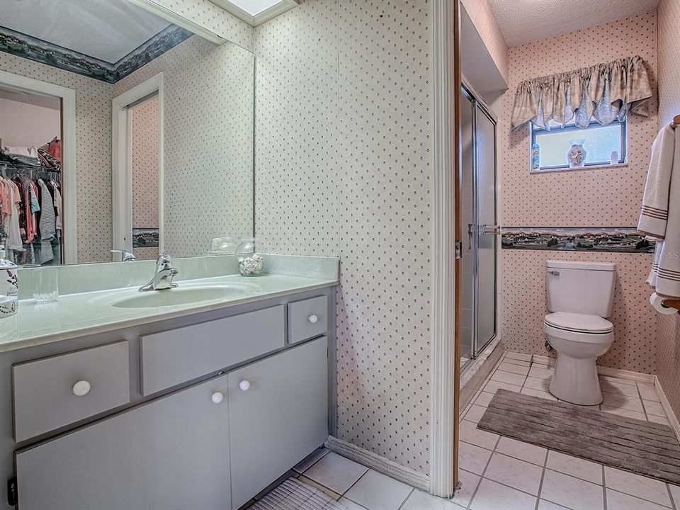 For Sale: $299,900 (2 beds, 2 baths, 1196 Square Feet)