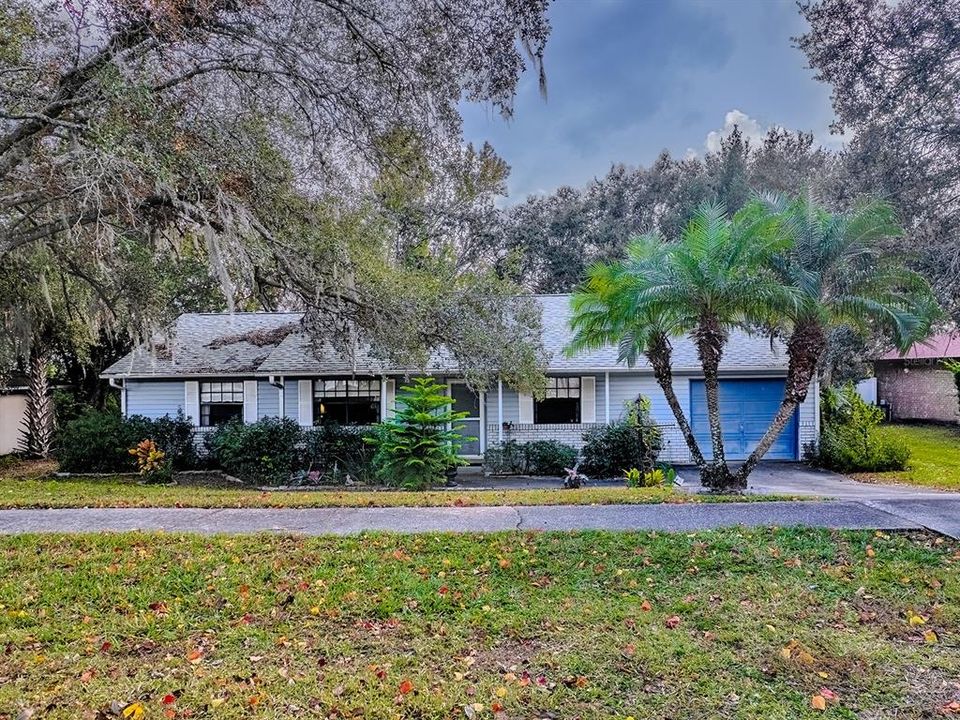 For Sale: $299,900 (2 beds, 2 baths, 1196 Square Feet)