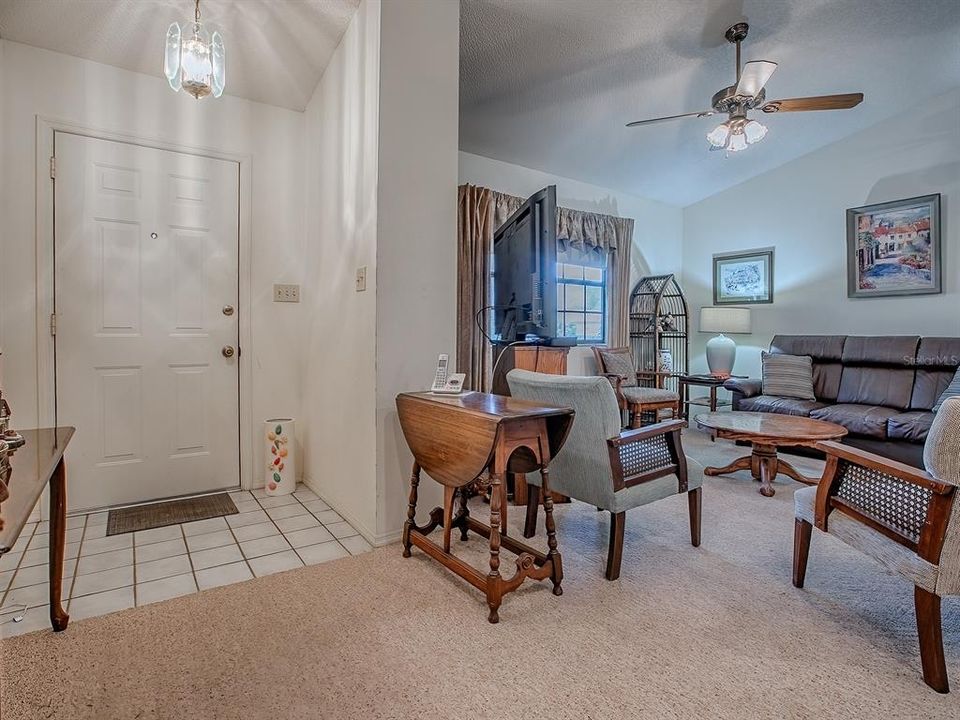 For Sale: $299,900 (2 beds, 2 baths, 1196 Square Feet)