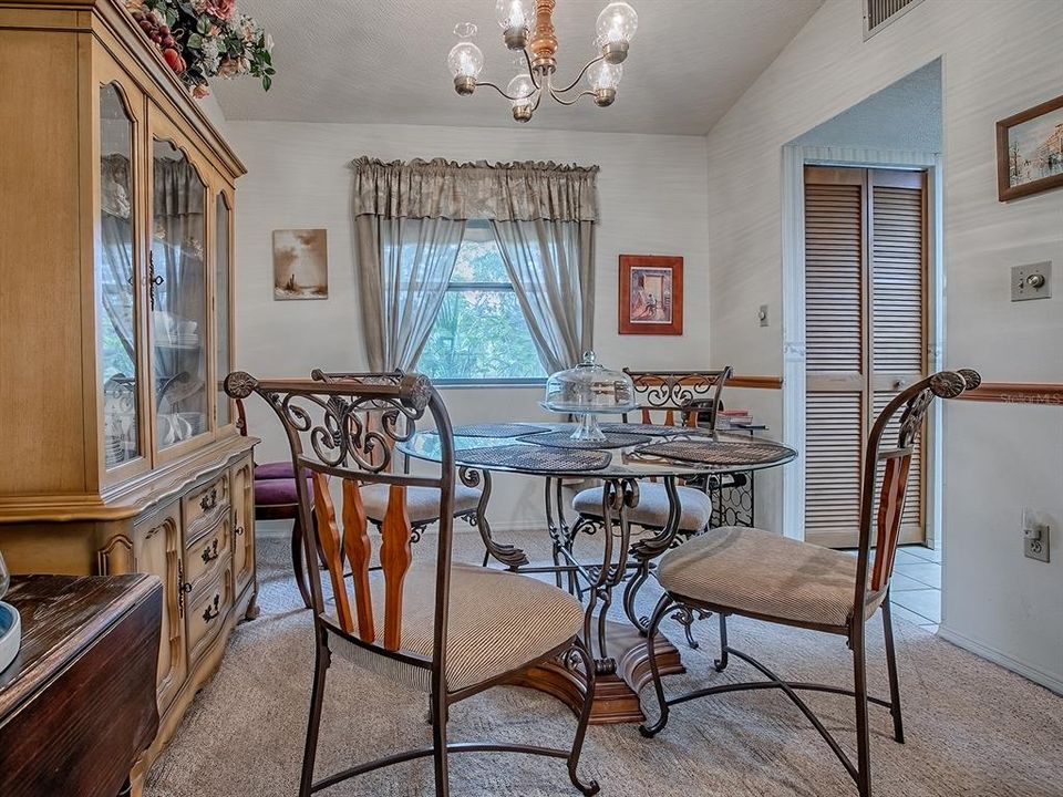 For Sale: $299,900 (2 beds, 2 baths, 1196 Square Feet)