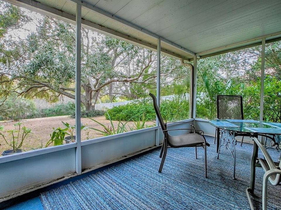 For Sale: $299,900 (2 beds, 2 baths, 1196 Square Feet)