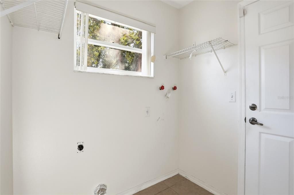 For Sale: $339,900 (3 beds, 2 baths, 1583 Square Feet)