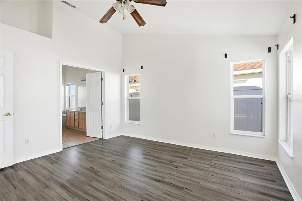 For Sale: $339,900 (3 beds, 2 baths, 1583 Square Feet)