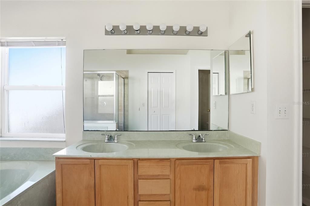 For Sale: $339,900 (3 beds, 2 baths, 1583 Square Feet)