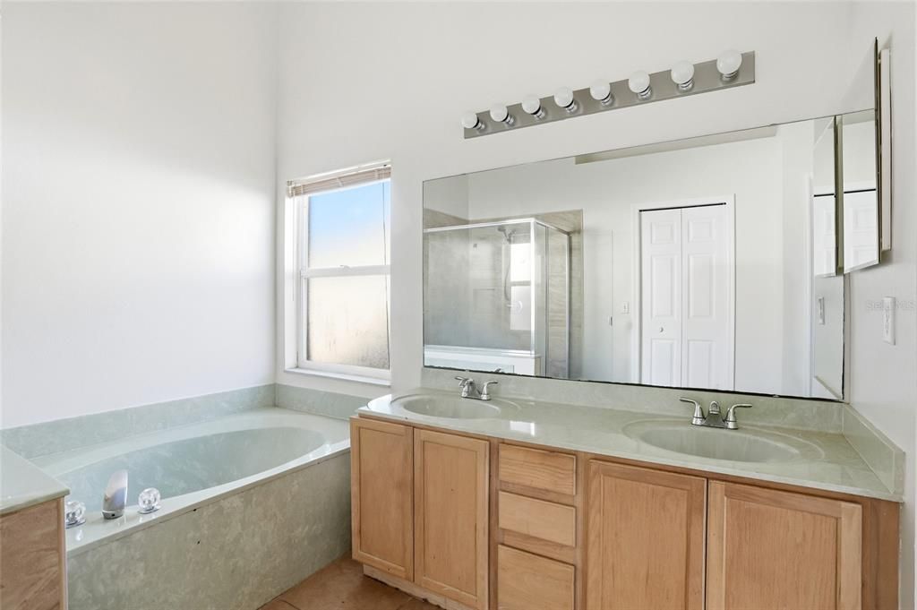 For Sale: $339,900 (3 beds, 2 baths, 1583 Square Feet)