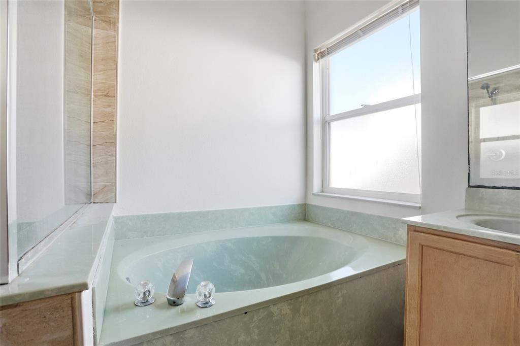 For Sale: $339,900 (3 beds, 2 baths, 1583 Square Feet)