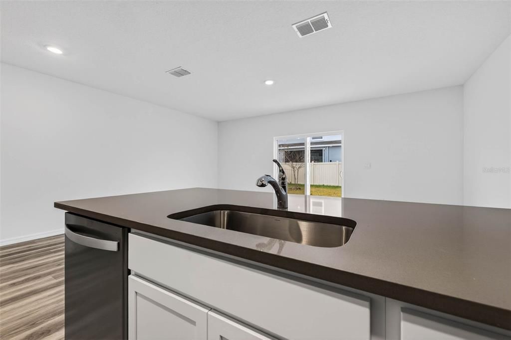 For Rent: $2,200 (3 beds, 2 baths, 1463 Square Feet)