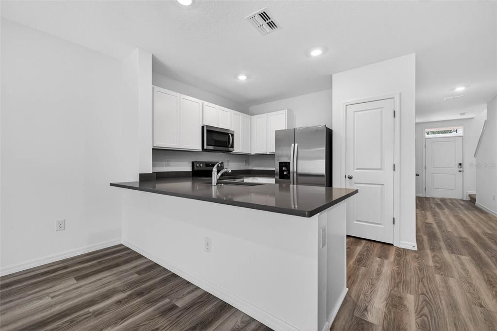 For Rent: $2,200 (3 beds, 2 baths, 1463 Square Feet)