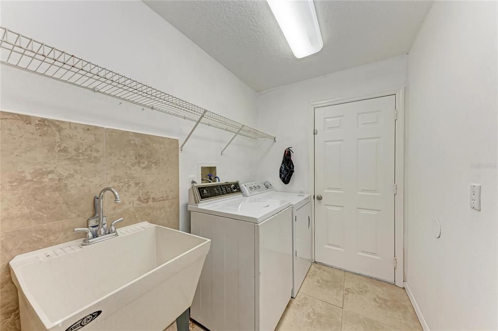 En Venta: $450,000 (3 camas, 2 baños, 2102 Pies cuadrados)