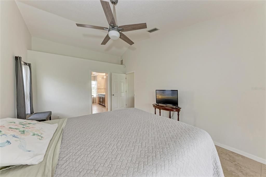 En Venta: $450,000 (3 camas, 2 baños, 2102 Pies cuadrados)