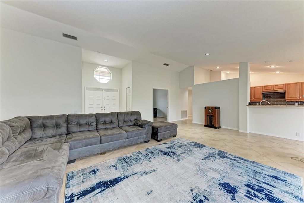 En Venta: $450,000 (3 camas, 2 baños, 2102 Pies cuadrados)