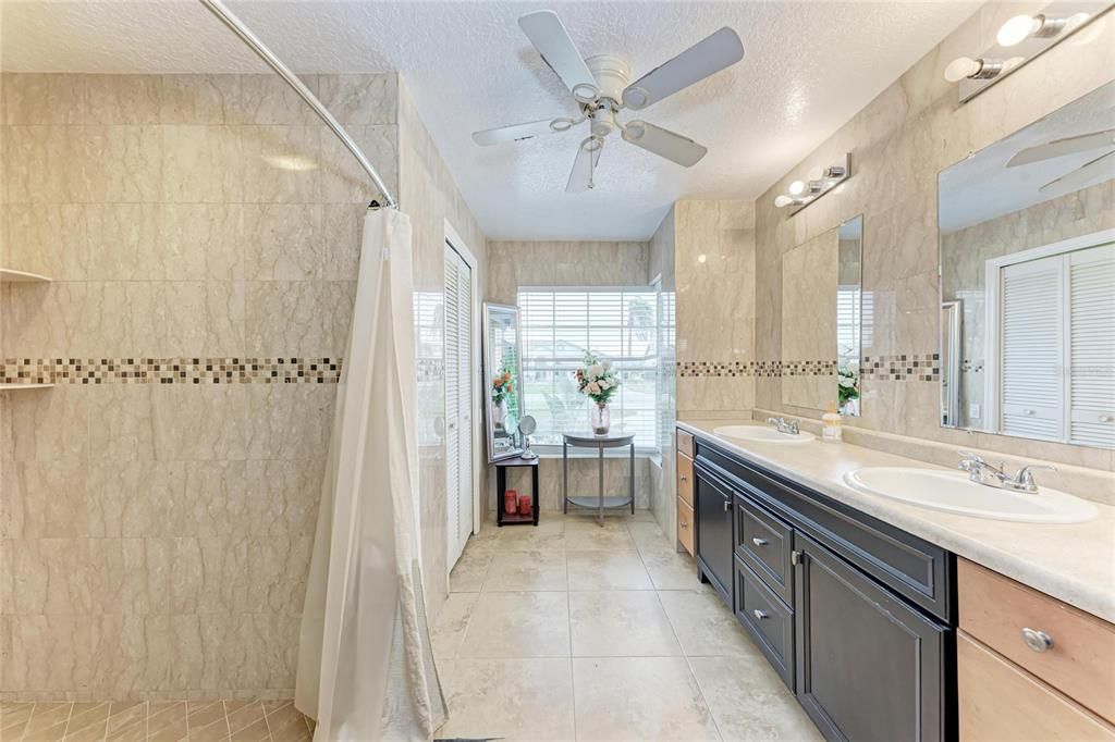 En Venta: $450,000 (3 camas, 2 baños, 2102 Pies cuadrados)