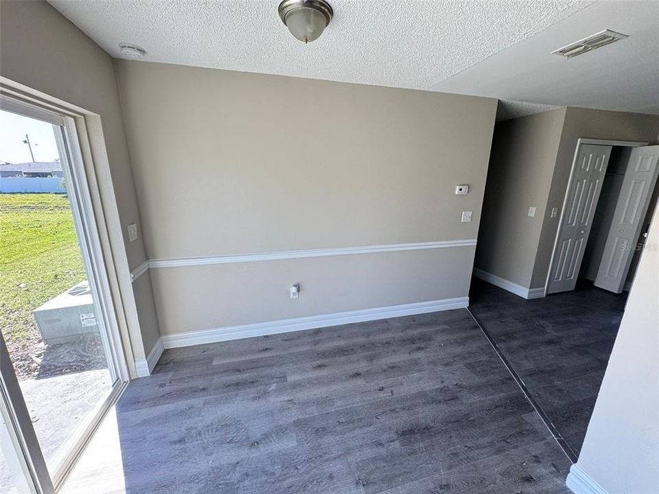 For Rent: $1,650 (2 beds, 1 baths, 1816 Square Feet)