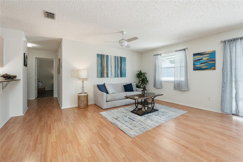 待售: $265,000 (2 贝兹, 2 浴室, 1182 平方英尺)