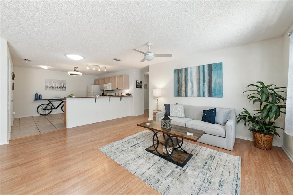 待售: $265,000 (2 贝兹, 2 浴室, 1182 平方英尺)