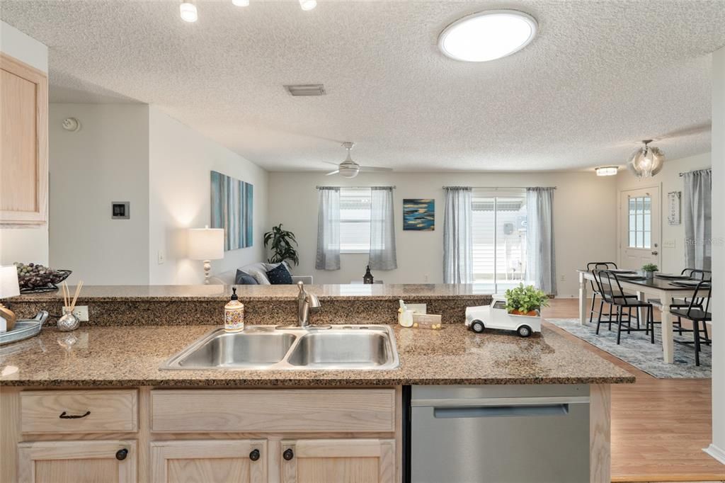 待售: $265,000 (2 贝兹, 2 浴室, 1182 平方英尺)