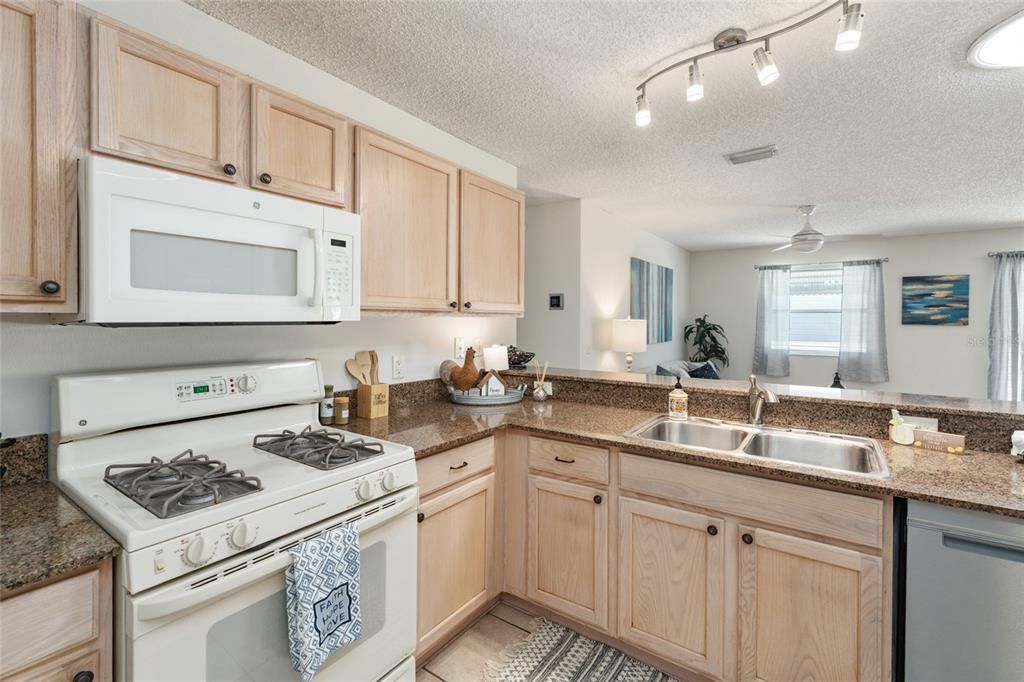 待售: $265,000 (2 贝兹, 2 浴室, 1182 平方英尺)