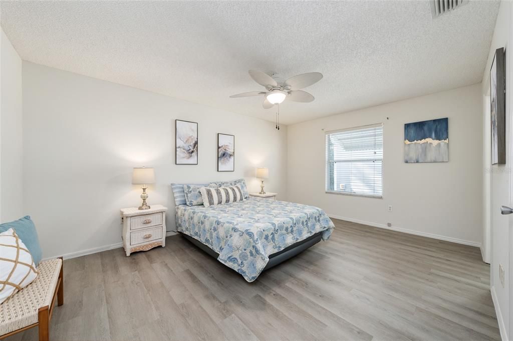 待售: $265,000 (2 贝兹, 2 浴室, 1182 平方英尺)