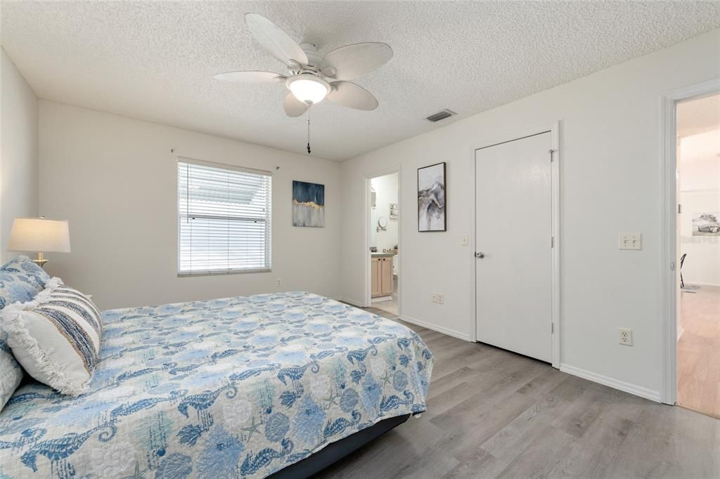 待售: $265,000 (2 贝兹, 2 浴室, 1182 平方英尺)