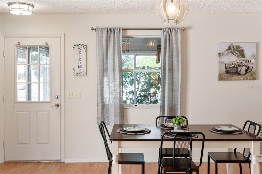 待售: $265,000 (2 贝兹, 2 浴室, 1182 平方英尺)