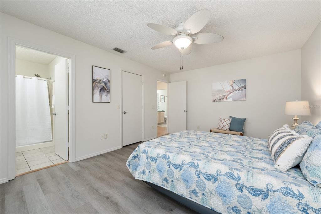 待售: $265,000 (2 贝兹, 2 浴室, 1182 平方英尺)