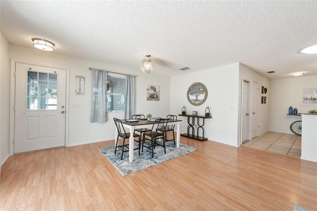 待售: $265,000 (2 贝兹, 2 浴室, 1182 平方英尺)