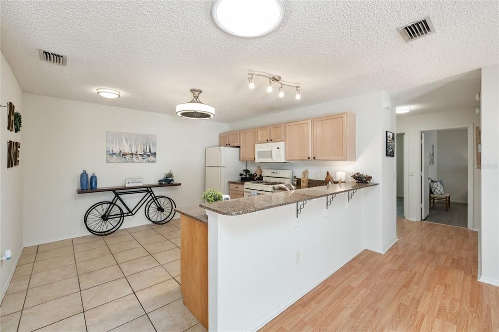 待售: $265,000 (2 贝兹, 2 浴室, 1182 平方英尺)