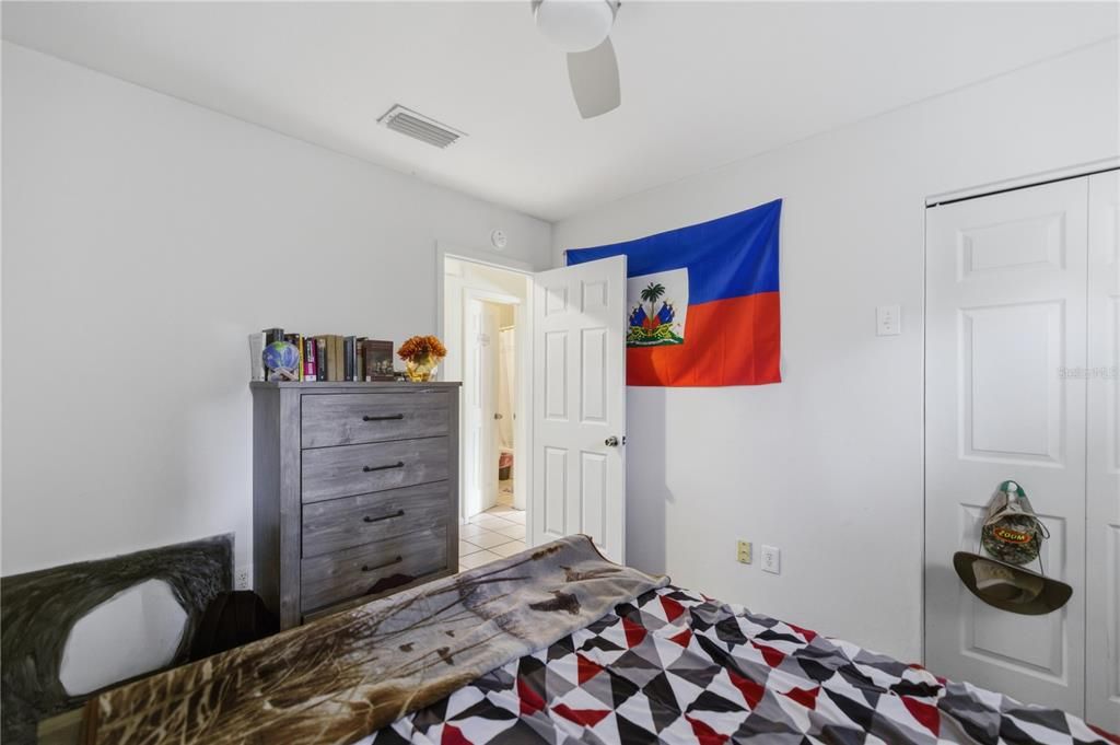 待售: $250,000 (3 贝兹, 2 浴室, 1008 平方英尺)