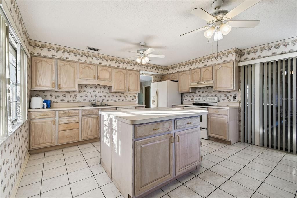 待售: $200,000 (2 贝兹, 2 浴室, 1733 平方英尺)